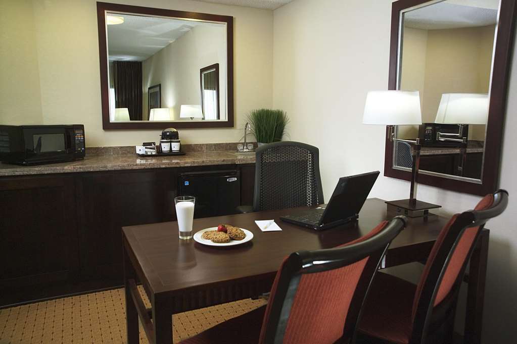 Doubletree By Hilton Tampa Rocky Point Waterfront Hotell Rom bilde